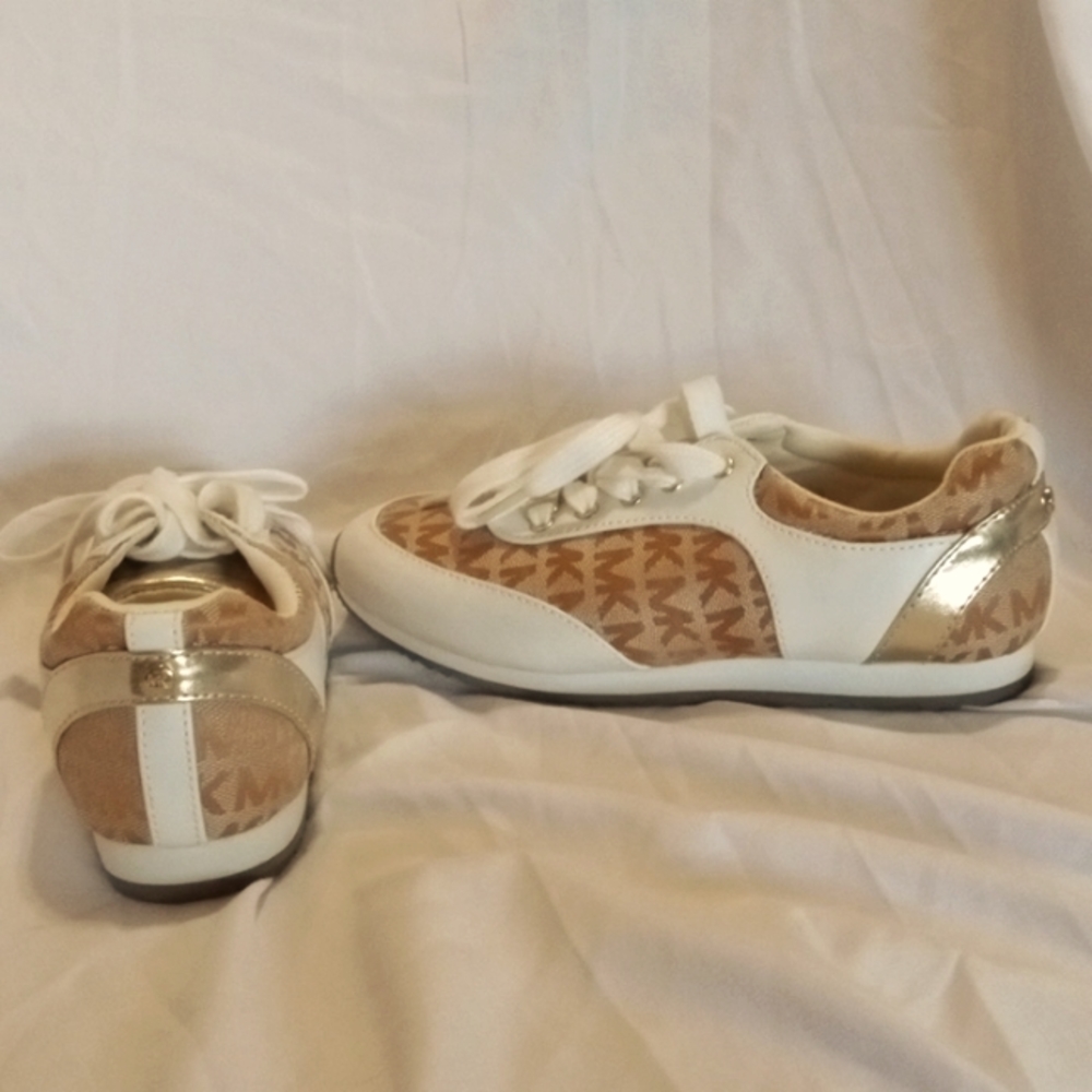 Michael kors white tan with gold accents size3
